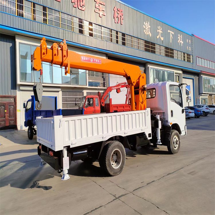 东港镇三轮随车吊定制 农用改装机自备吊中瑞长期出售